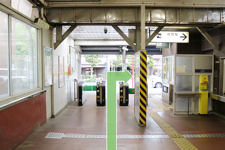 大口駅東口改札を出ます