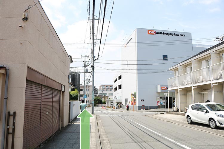 オーケー新子安店さんを右手に道なりに進みます